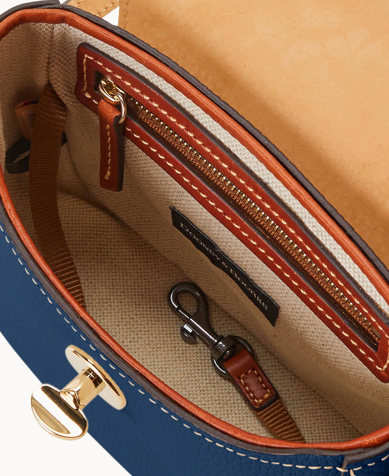 Pebble Turnlock Flap Saddle - Image 8
